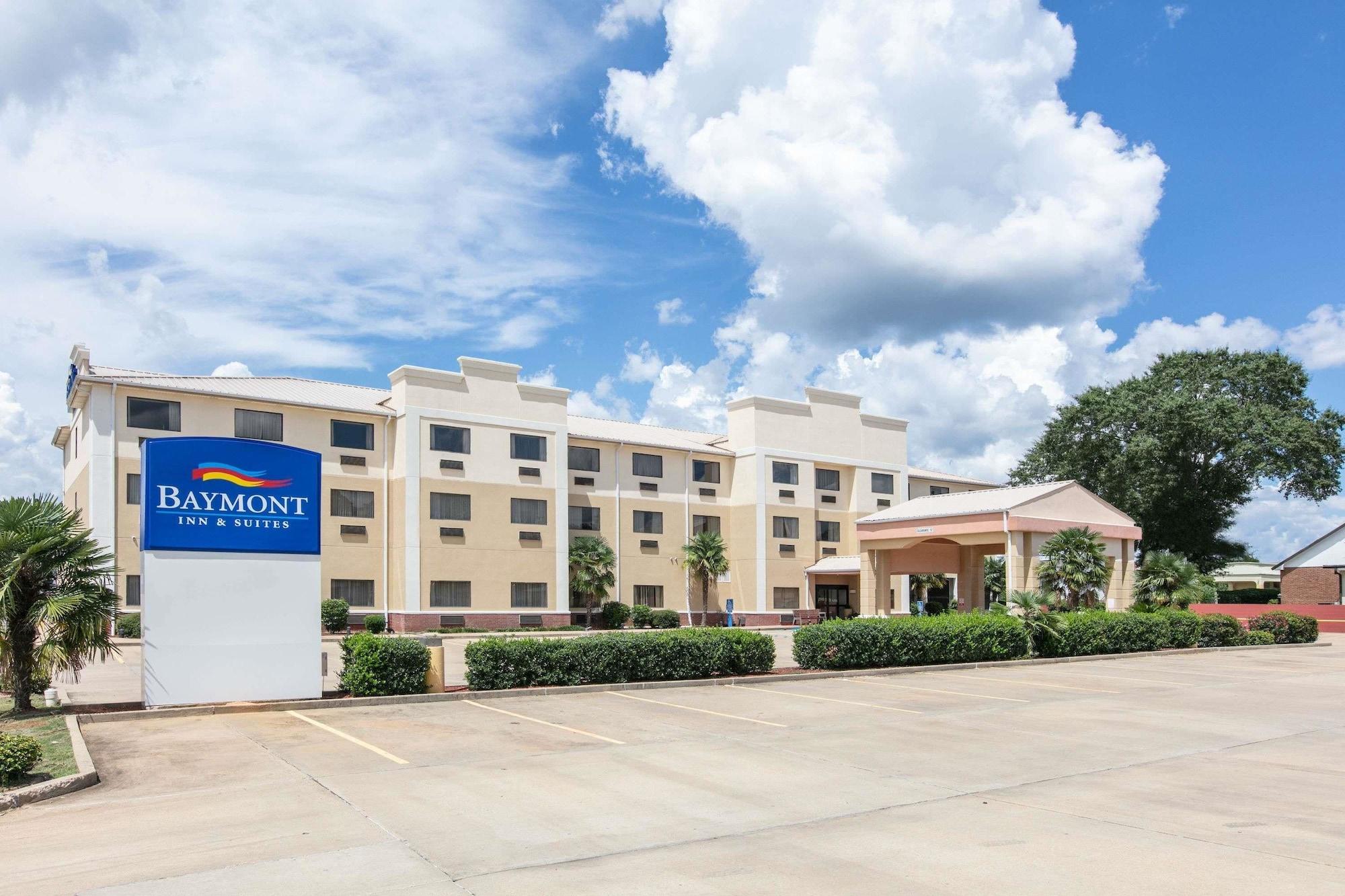 Hotel Baymont By Wyndham Mccomb Exterior foto