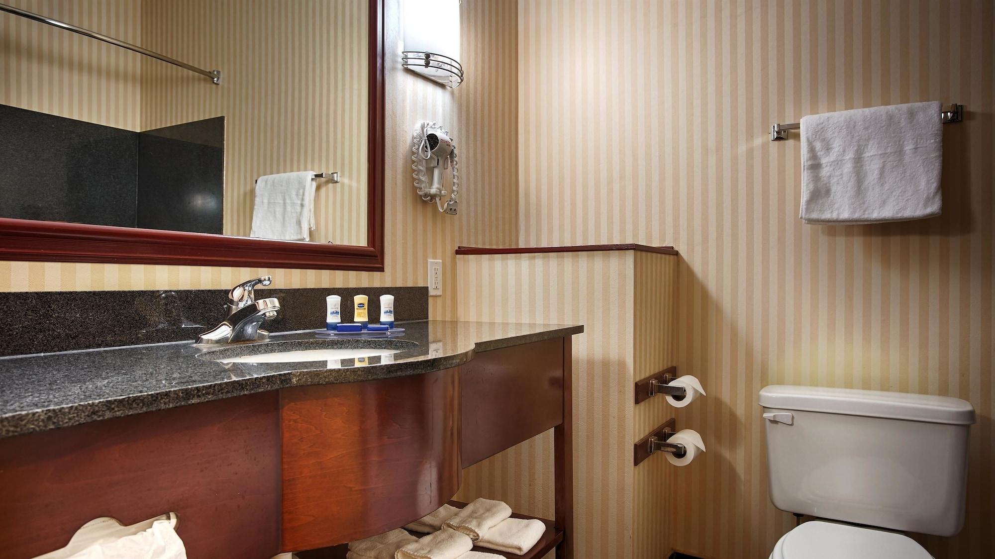 Hotel Baymont By Wyndham Mccomb Exterior foto