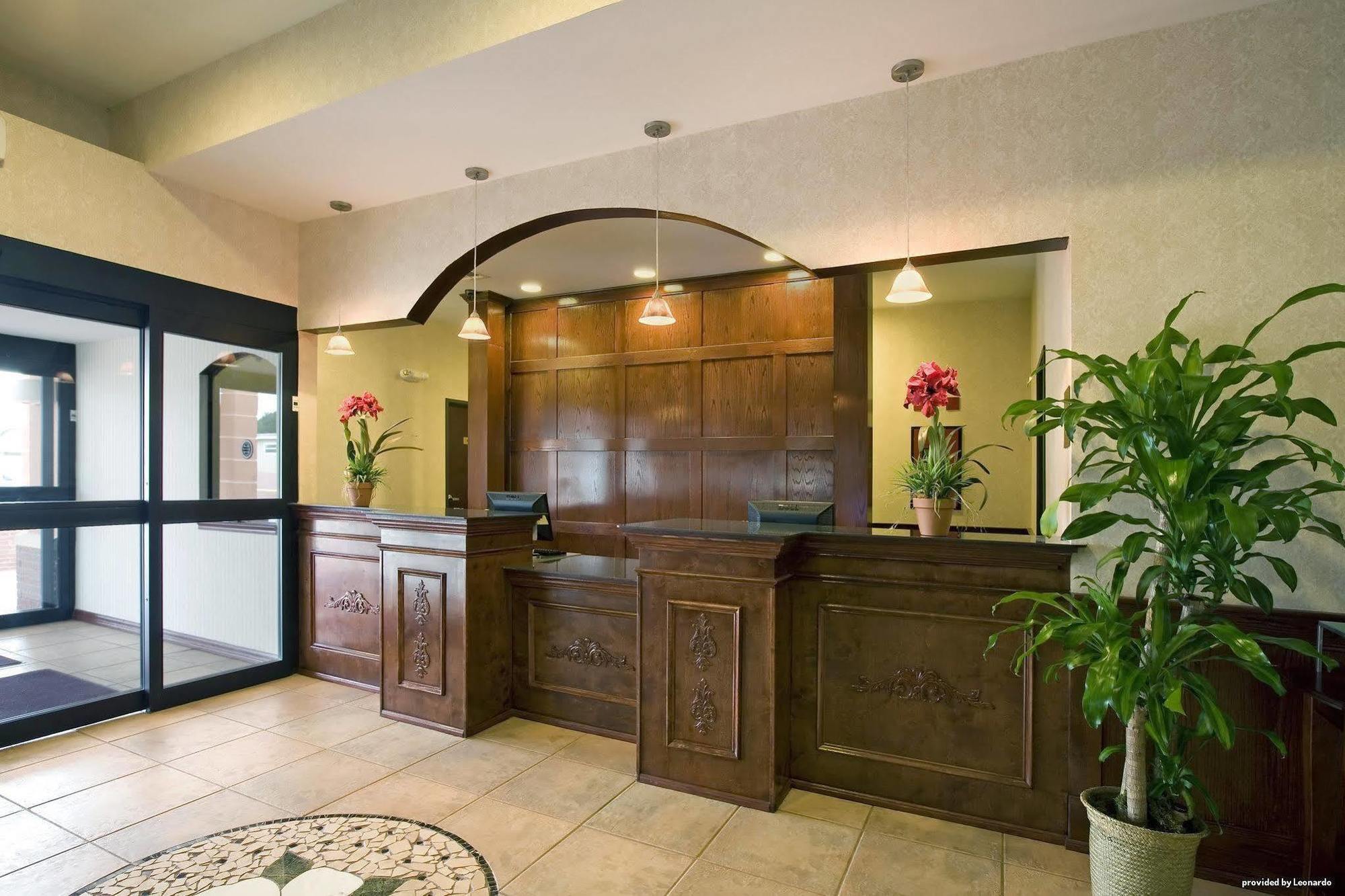 Hotel Baymont By Wyndham Mccomb Interior foto