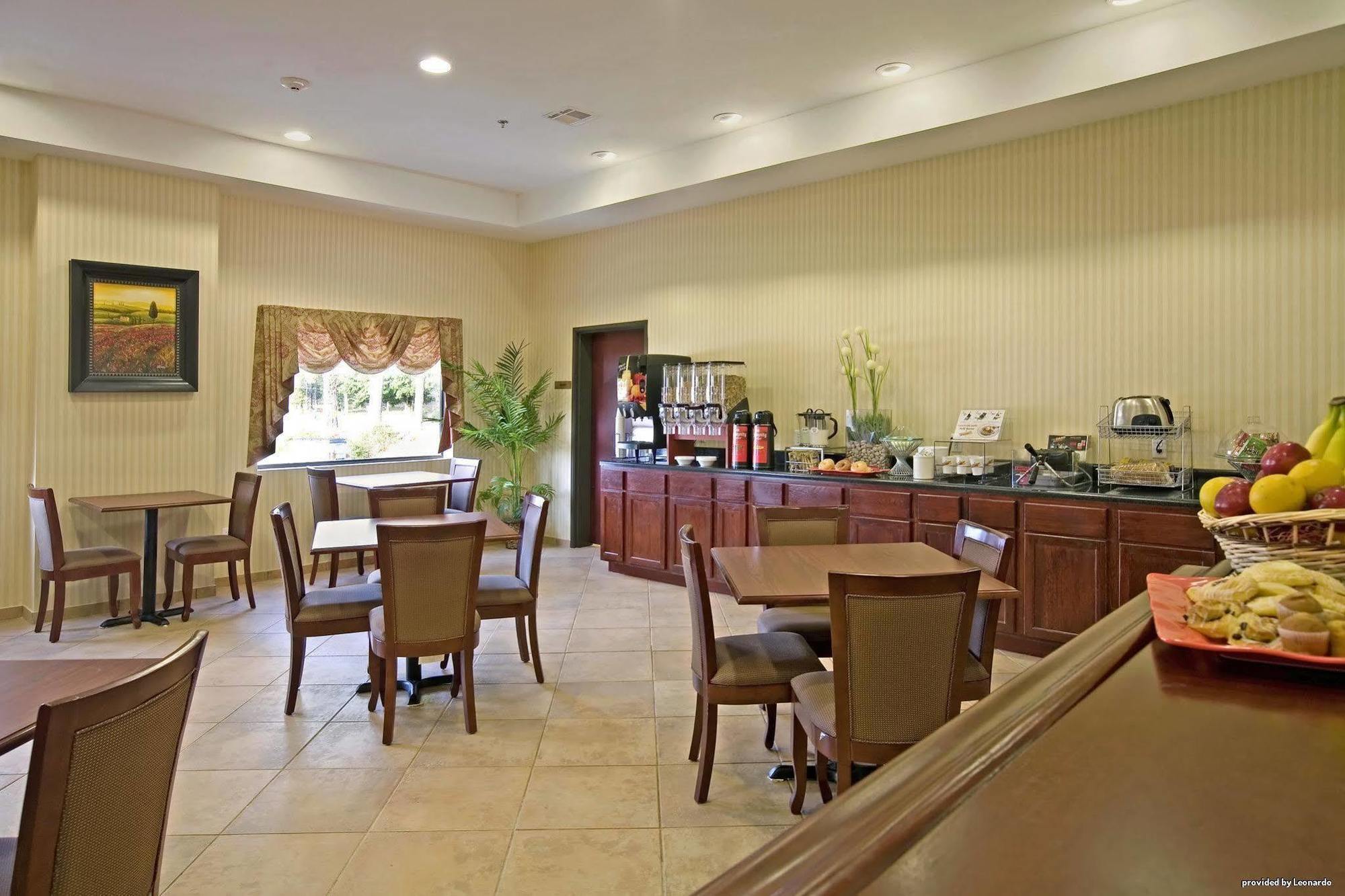 Hotel Baymont By Wyndham Mccomb Restaurant foto