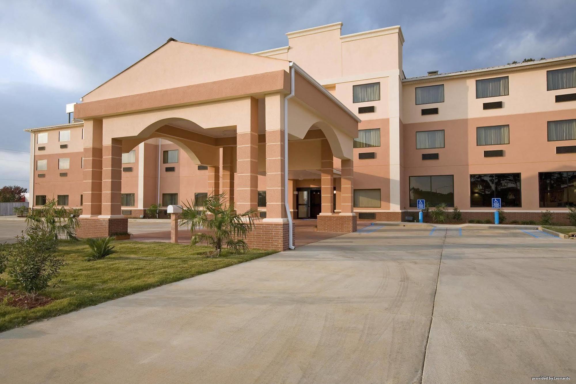 Hotel Baymont By Wyndham Mccomb Exterior foto